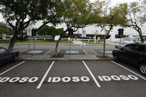 Cartão de Estacionamento para Idoso pode ser feito pelo celular