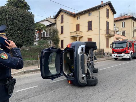 Auto Ribaltata A Gazzada Schianno VareseNews Foto