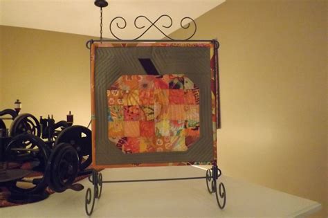 Treadle Quilts: Seasonal Table top Stand