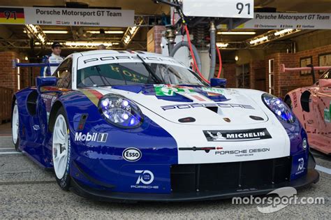 91 Porsche Gt Team Porsche 911 Rsr With Special Livery At 24 Hours Of