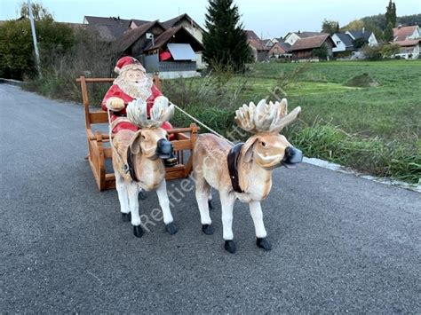 Schönes Rentier mit Schlitten Rentierschlitten mit Weihnachtsmann und