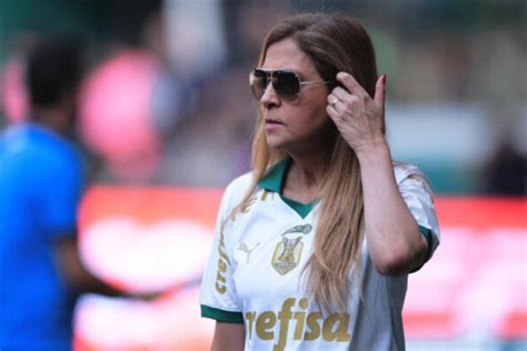 Leila confirma venda de Vitor Reis e explica situação de Rony