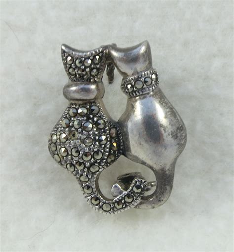 Elegant Sterling Silver Cat Brooch Pin