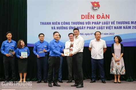 Tin ảnh Đoàn Thanh niên Bộ Công Thương tìm hiểu Pháp luật về Thương