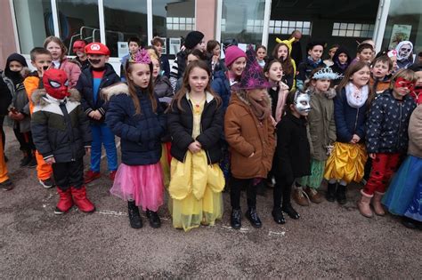 ST SERNIN DU BOIS C était jour de carnaval ce vendredi à lécole et