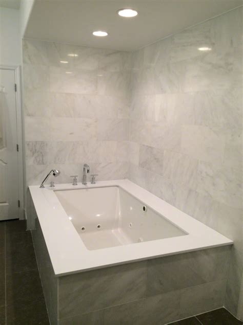 Bathroom Moda White Marble Walls And Super White Quartz Tub Deck