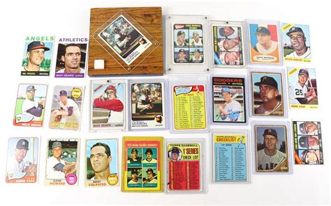 Group Lot Of Vintage Topps Baseball Cards