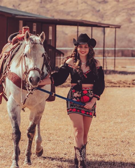 Its Feauture Friday jayjuarez rocking her Michoacán Rosalinda