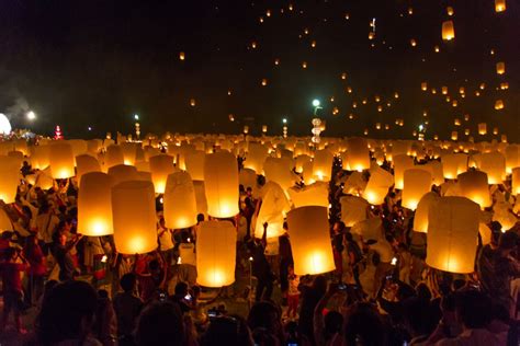 Yi Peng Lantern Festival Several Thousand People Yi Peng Lantern