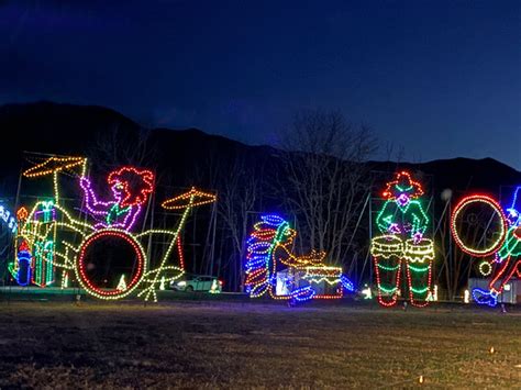 20 Ways To Celebrate Christmas In The Smoky Mountains Nc And Tn