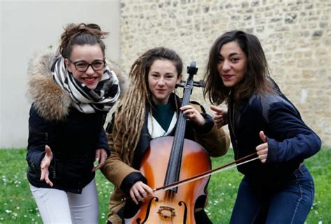 Elisa Paris Juliette Saumagne And Lucie Lebrun Du Groupe Lej à Saint