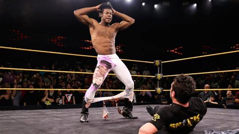 Velveteen Dream regressa e faz frente à Undisputed ERA