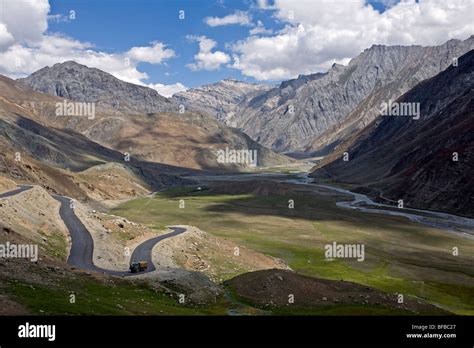 Truck ascending zoji la pass hi-res stock photography and images - Alamy