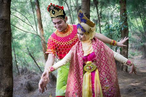 Mak Yong Is Performed Mainly As Entertainment Or Ritual Purposes By