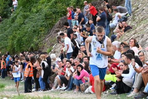 Corsa Degli Zingari Si Rinnova A Pacentro L Antico Rito Notizie