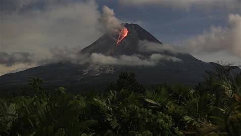 Gunung Merapi Erupsi Ini Pengertian Proses Terjadi Hingga Dampak Erupsi