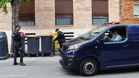 Hallan el cadáver de un bebé de 3 meses en una bolsa entre unos