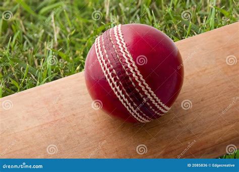 Cricket Bat And Ball Royalty Free Stock Image - Image: 2085836