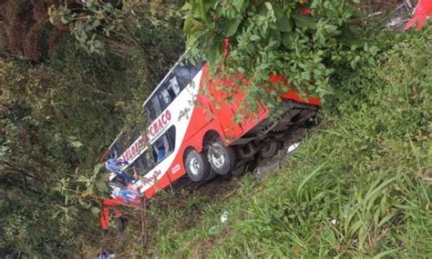 Embarrancamiento en la vía Cochabamba Santa Cruz deja 18 muertos vea