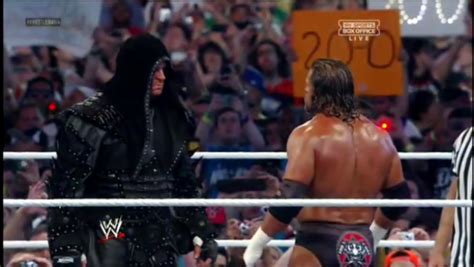 wrestling stars wallpaper: HHH vs Undertaker (Hell in a Cell) - Wrestlemania 28