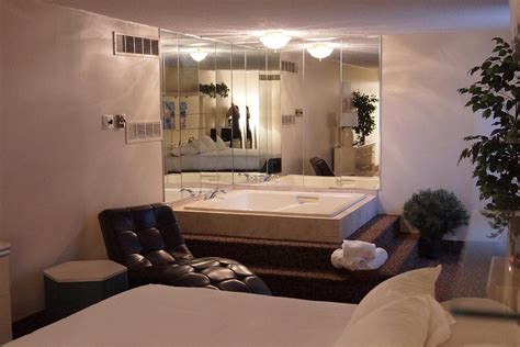 37 BEST Pennsylvania Hotels with Jacuzzi in Room ️ 2024