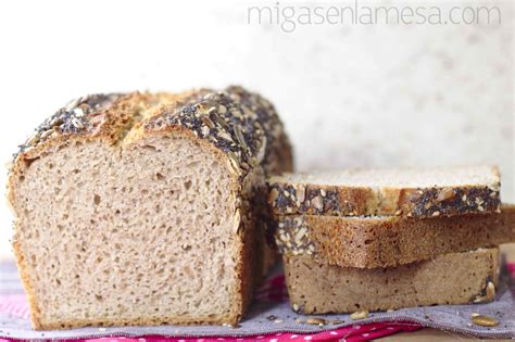 Pan De Trigo Y Trigo Sarraceno Semi Integral Migas En La Mesa