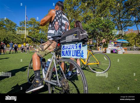 Brooklynites se sont rassemblées à Cadman Plaza le 5 septembre 2020