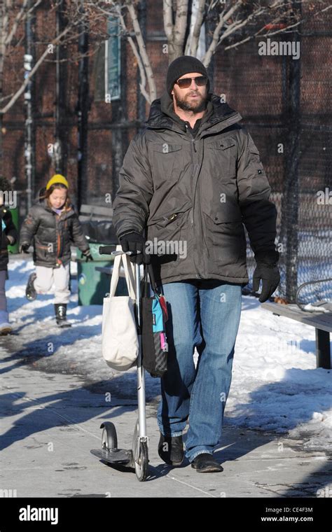 Hugh Jackman Dehors Avec Sa Fille Ava Dans Manhattan La Ville De New