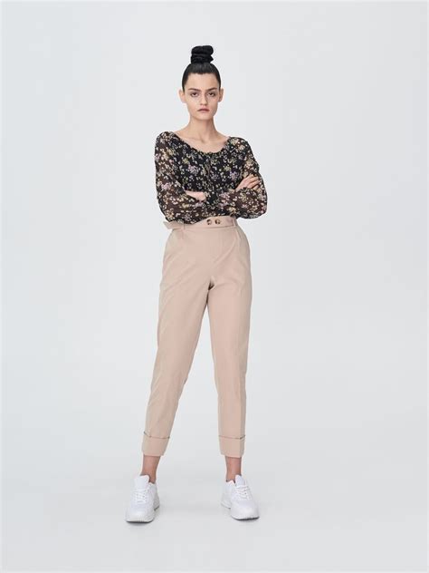 Pantaloni din stofă Culoare bej SINSAY YC732 80X