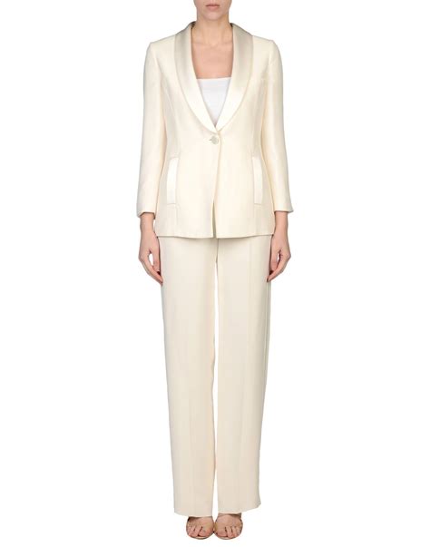 Descubrir 71 Imagen Armani Womens Suit Abzlocal Mx