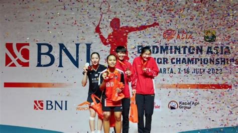 Podium Badminton Asia Junior Championships China Juara Umum