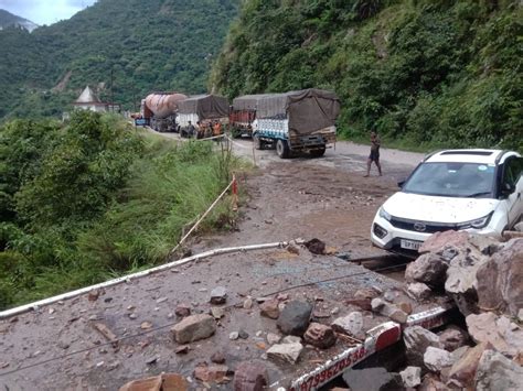 Uttarakhand Landslide Blocks The Rishikesh Badrinath Route Newsx World