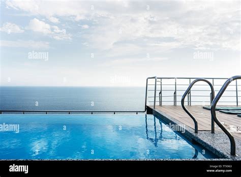 Rooftop Terrace Swimming Pool Hi Res Stock Photography And Images Alamy