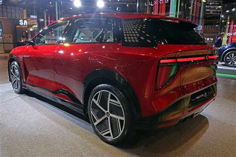 轉型純電車廠的嶄新起點Luxgen 發佈全新品牌形象同步展出 n7Model B 與 Model V 三款車型 CarStuff 人車事