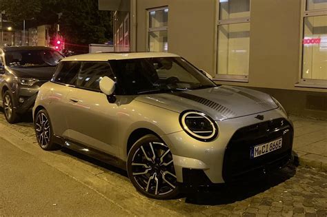 La Nouvelle Mini Cooper Jcw Aper Ue Dans La Rue