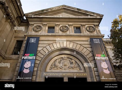 national portrait gallery facade london Stock Photo - Alamy