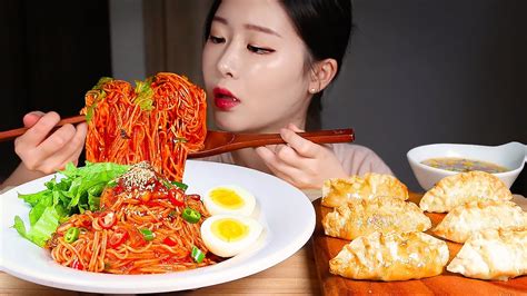 매콤달콤새콤 김치비빔국수 🇰🇷 비비고 왕교자 Ft 뜨끈한 우동국물 먹방 Spicy Kimchi Bibim Noodles