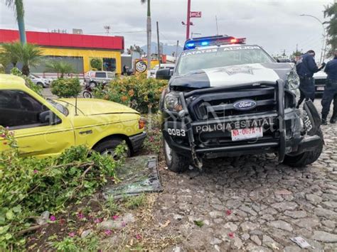 Patrulla De Policía Estatal Y Camioneta Protagonizan Accidente En