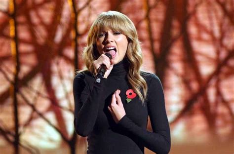 Taylor Swift Performing on X-Factor UK – celebsla.com