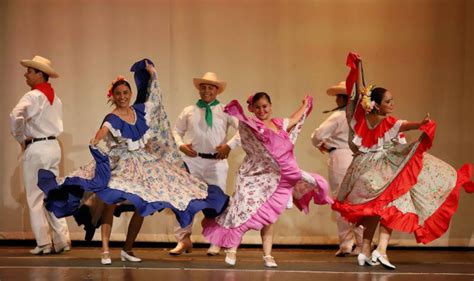 Danzas Amorfinos Y Música Porteña En Honor A Guayaquil Intercultural Noticias El Universo