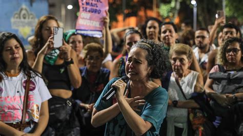 Masowe protesty w Brazylii Chodzi o zmianę prawa aborcyjnego Kobieta