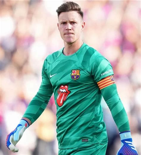 FC Barcelona 2023 24 GK Clásico Kit