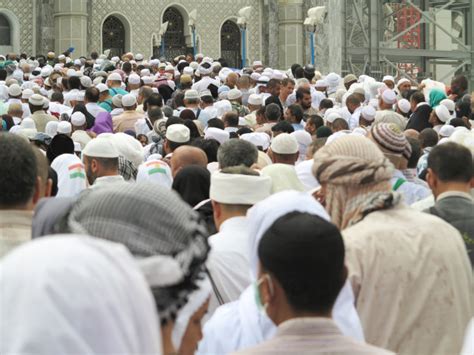 Tata Cara dan Waktu Pelaksanaan Sholat Jumat - Umroh.com