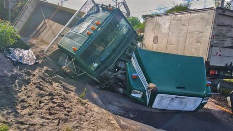 Conductores Salen Ilesos Tras Fuerte Accidente Entre Dos Camiones Y Un