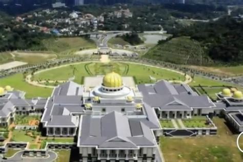 Menjadi Istana Terbesar Dan Termegah Di Dunia Apa Saja Fasilitas