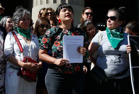 Declaran inadmisible recurso de protección presentado por feministas