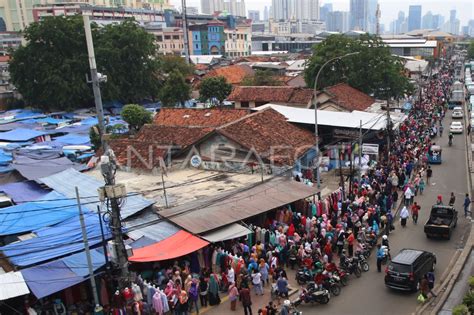 PRIORITASKAN PENATAAN PKL TANAH ABANG ANTARA Foto