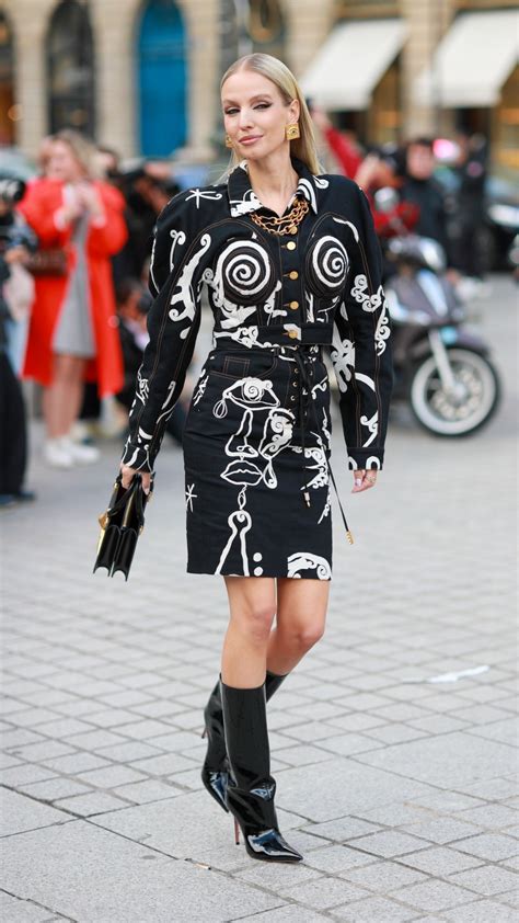 leonie hanne schiaparelli fashion show  paris  celebmafia