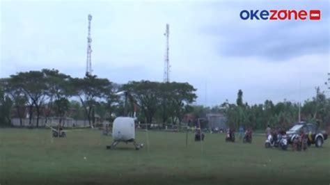 Helikopter Bnpb Mendarat Darurat Di Lapangan Sepakbola Okezone Video