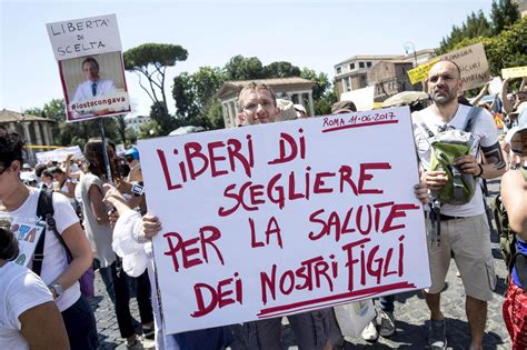 Vaccini Burioni Far Entrare A Scuola I Bambini Non Vaccinati